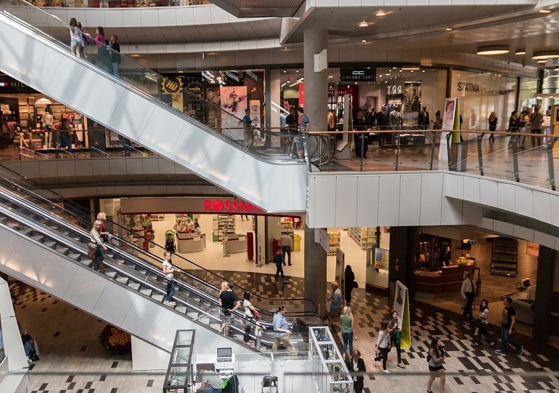 Simon Says Shoppers Prefer Malls Over Online Retail