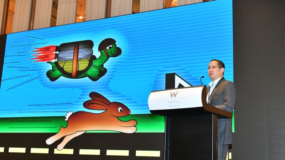 At the Sourcing Summit Hong Kong, Spencer Fung explained that apparel supply chains can't settle for being a "faster turtle" when the consumer is a speedy rabbit.