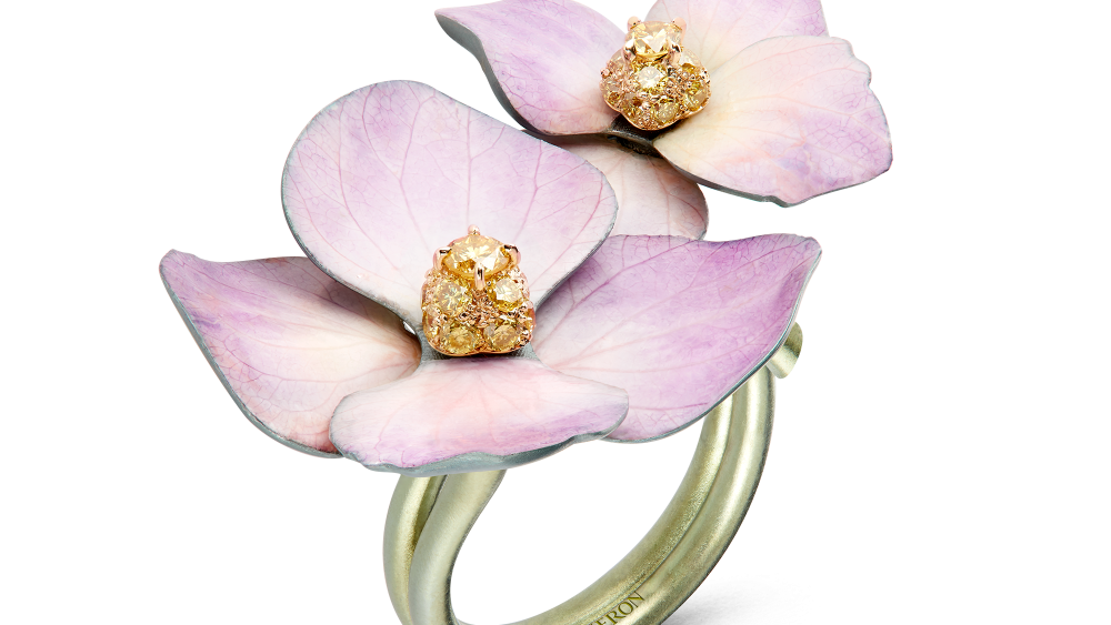 Boucheron flower ring
