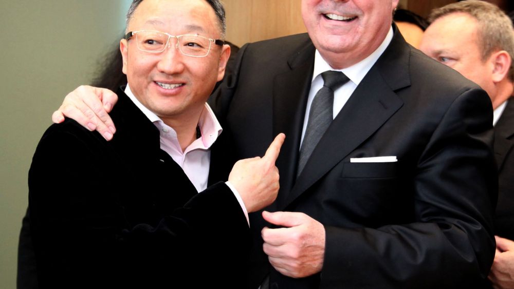 China Sanpower owner Yuan Yafei with House Of Fraser chairman Don McCarthy