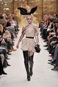 A look from Louis Vuitton Fall 2009.