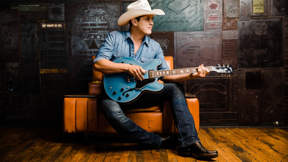 Jon Pardi in Wrangler Retro.