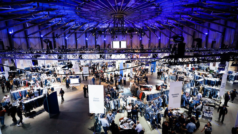 The main hall at Kingpins Amsterdam