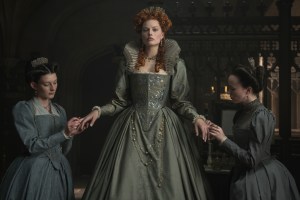 4113_D001_00325_R_CROP(l-r) Grace Molony stars as Dorothy Stafford, Margot Robbie stars as Queen Elizabeth I and Georgia Burnell as Kate Carey in MARY QUEEN OF SCOTS, a Focus Features release.Credit:  Parisa Tag / Focus Features