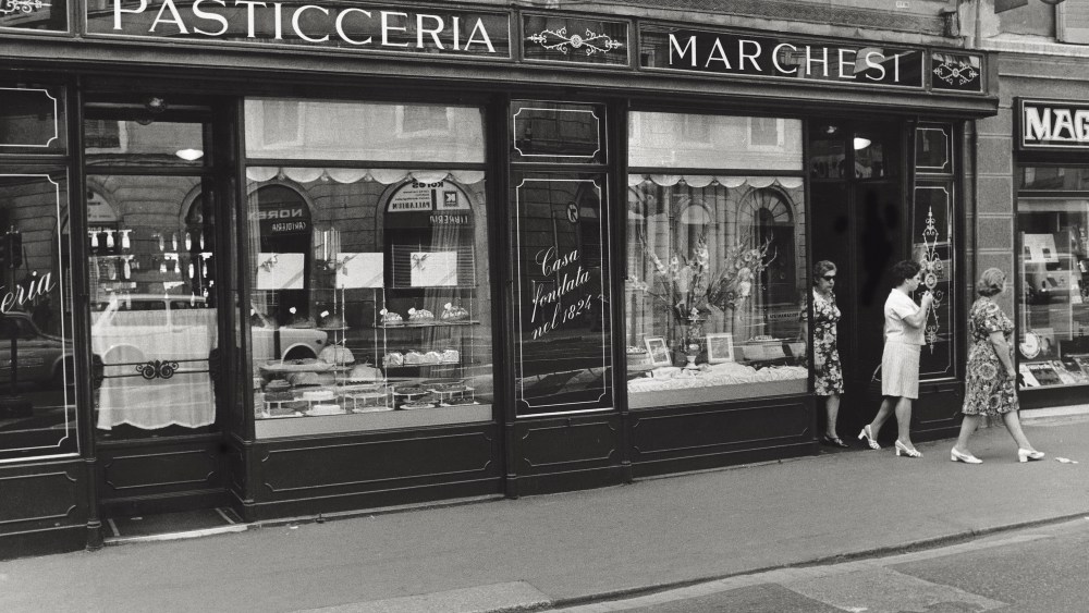 Three Italian women coming out from the Marchesi pastry shop in Via Santa Maria alla Porta. Milan, September 1971 (Photo by Gualtiero Raffagli/Mondadori Portfolio via Getty Images)
