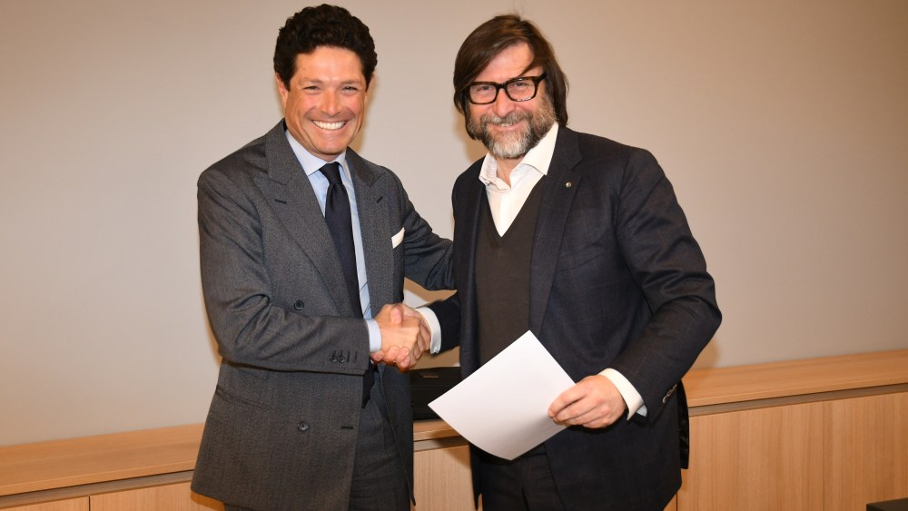 Matteo Marzotto, president of Mittelmoda International Lab and Confindustria Moda president Claudio Marenzi sign partnership.