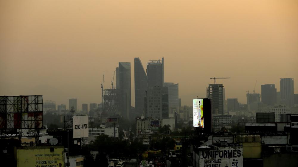 A general view showing the Mexico City skyline shrouded in air pollution, in Mexico City, Mexico, 17 May 2017. The first phase of environmental continence by ozone continues in the capital because of the high pollution rates recorded. Given this scenario, it has been decided to maintain phase one of environmental contingency by ozone in the Metropolitan Zone of the Valley of Mexico, integrated by Mexico City and municipalities of the States of Mexico and Hidalgo.Environmental pollution in Mexico City - 17 May 2017