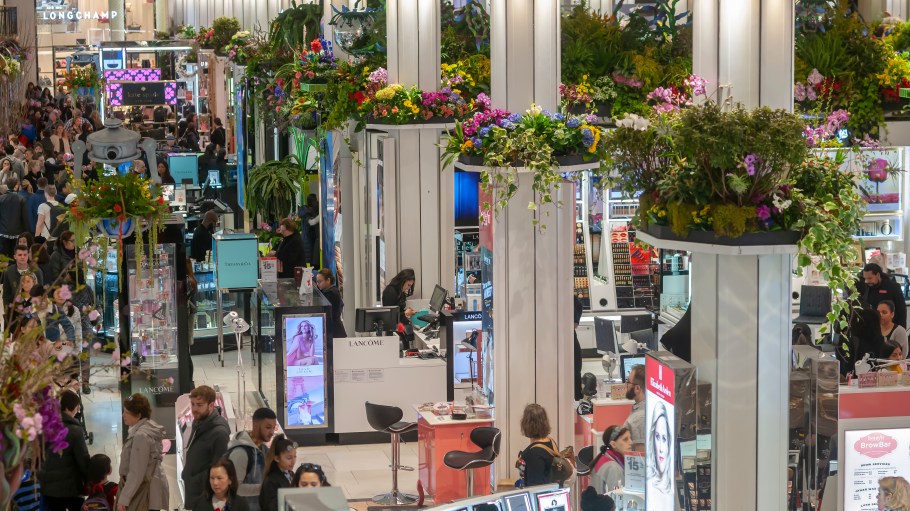 Macy's Posted Q1 EPS Beat, But Are There Speed Bumps Ahead?