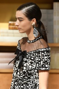 Details at Chanel Couture Fall 2019