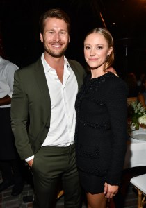 Glen Powell and Maika Monroe