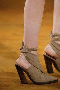 Details at Burberry RTW Spring 2020