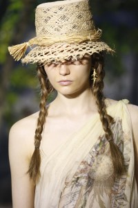 Details at Dior RTW Spring 2020