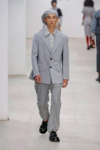 Hazzys by JD.com Inc RTW Spring 2020