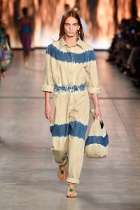 Alberta Ferretti runway