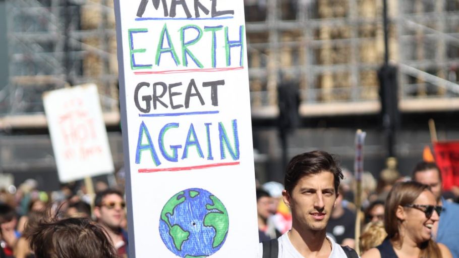 A new report says only Levi's and American Eagle have targets that align with the 2016 Paris Agreement.
