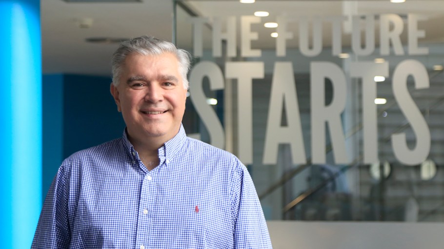 Jeanologia welcomed Carlos Arias as its new CEO after a 15-year business relationship; founder Enrique Silla will stay on managing board.