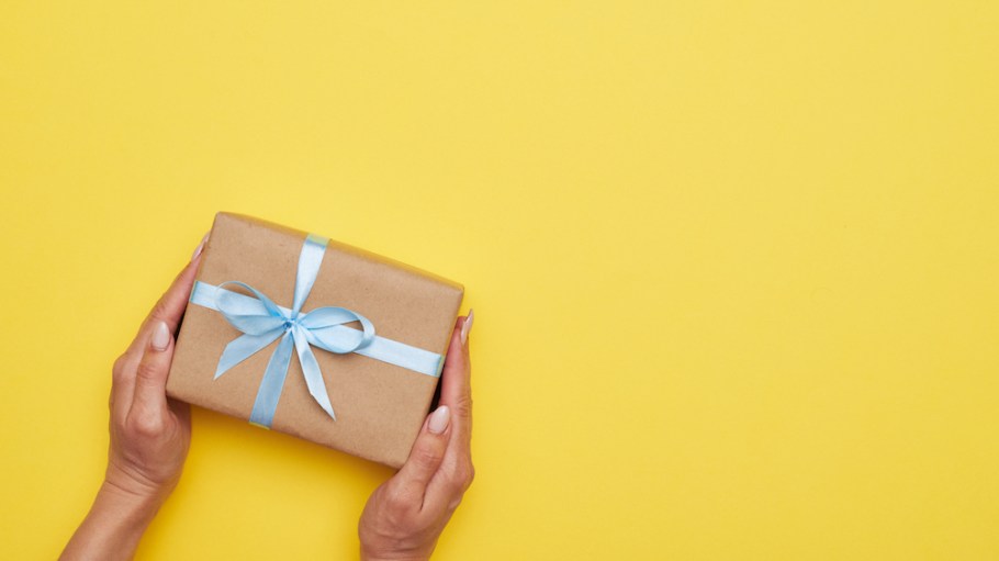 SAP, NPD and Afterpay say smartphones, mobile payments, and BOPIS will dominate holiday shopping and consumer spending is set to rise.