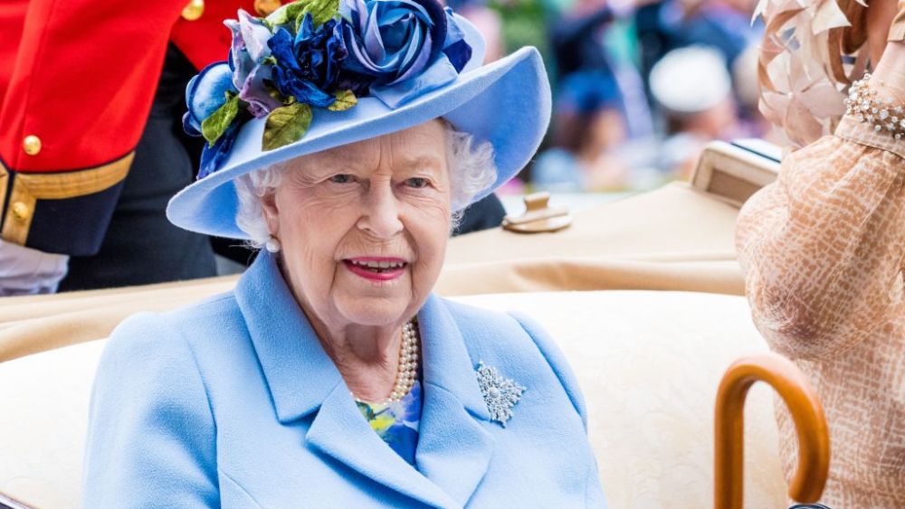 5 facts about Queen Elizabeth from her dressmaker's memoir