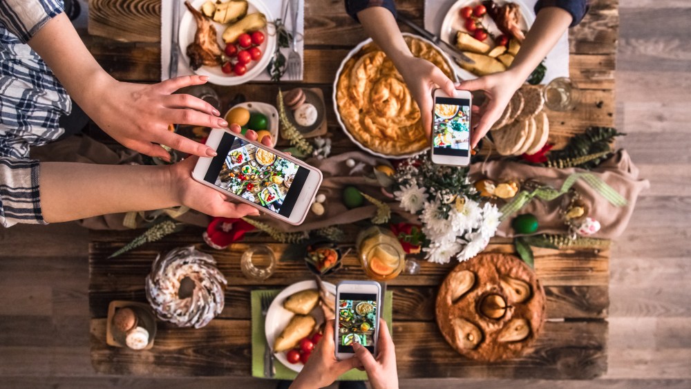 Thanksgiving spending, online shopping