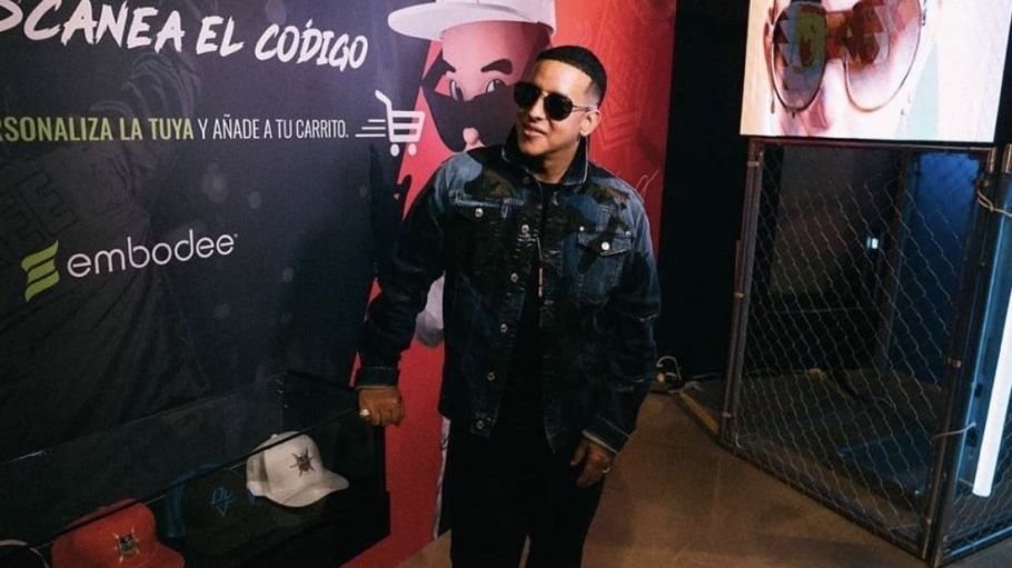 Fans of Puerto Rican chart-topper Daddy Yankee can design two styles of hats using Embodee’s product virtualization technology.