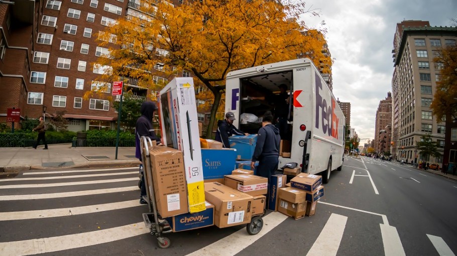 Holiday shipping got off to a robust start, with parcel shipping volume and on-time delivery reaching new heights, according to Convey Inc.