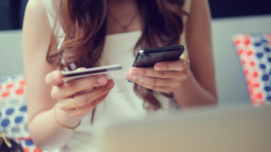 Contentsquare data shows that most holiday shoppers used mobile devices this year.