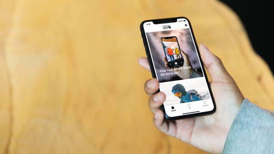 Outdoor sports retailer Mountain Hardwear bowed an augmented reality e-commerce experience to help winter sports fans shop for ski outfits.