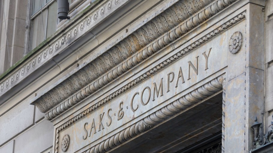 After upping its offer and now armed with agreement with its lead minority shareholder, Hudson's Bay Co. is set to become a private firm.