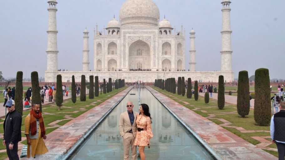 As Amazon CEO Jeff Bezos toured India touting a new plan to invest $1 billion into its small businesses, merchants voiced concerns.