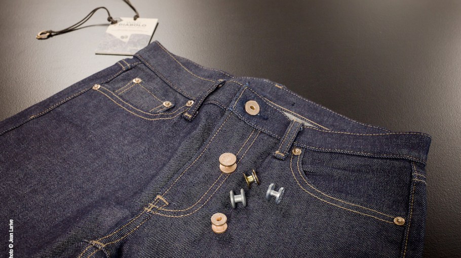French trims supplier Dorlet debuts the Diabolo, a removable button collection designed to promote denim circularity and recyclability.