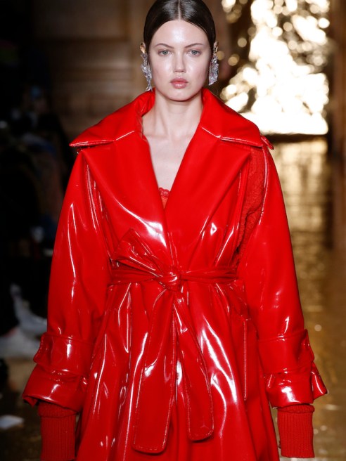 Pantone mixes bright, classic and earthy colors for London Fashion Week’s F/W 20-21 palette, inspired by politics and society.