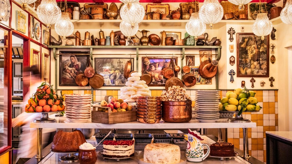 The pastry shop at the entrance of Libertino.