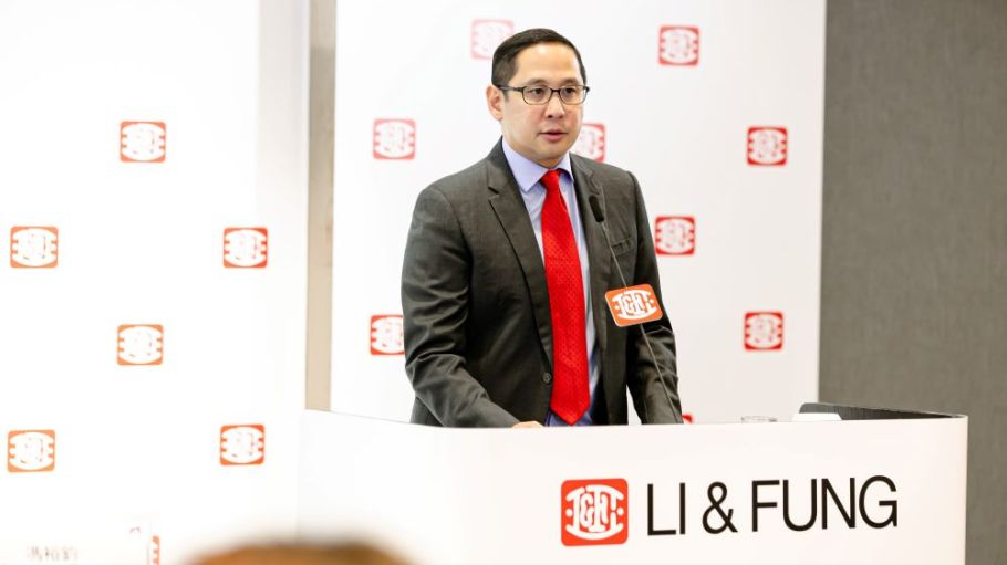 Sourcing giant Li and Fung is taking itself private, joining with GLP, the companies said after the Hong Kong Exchange closed Friday.