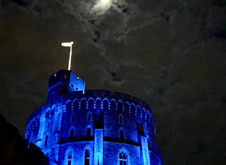 Windsor Castle’s Round Tower Bathes in Blue Light in Tribute to NHS