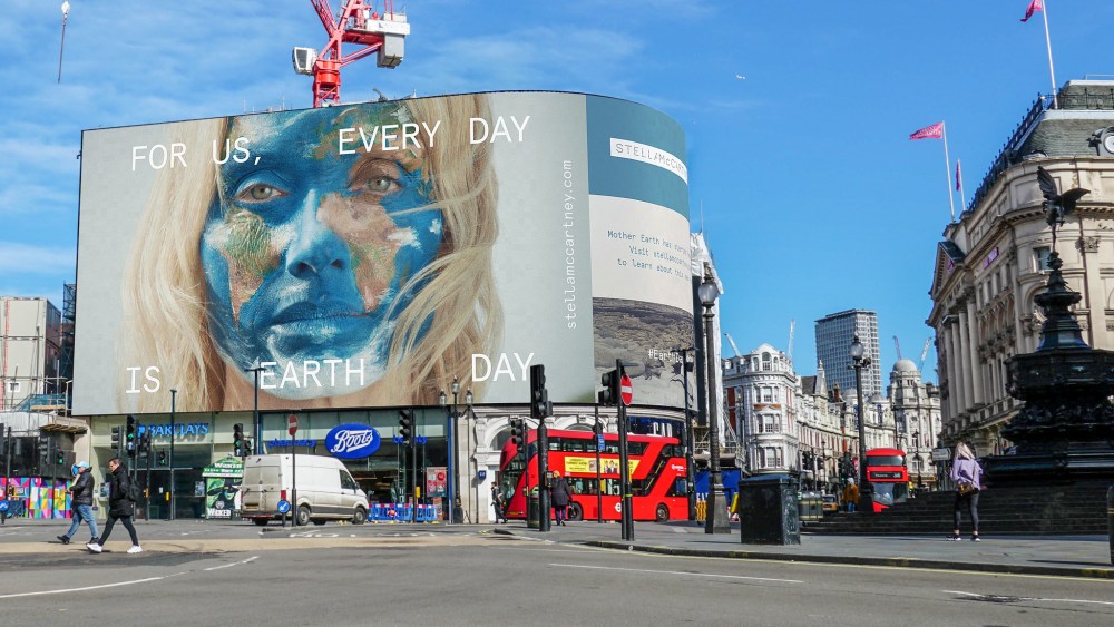 For Earth Day 2020, Stella McCartney took over the major screens in London’s Piccadilly Circus. For the project, she upcycled her spring 2020 campaign featuring Amber Valletta as Mother Earth.