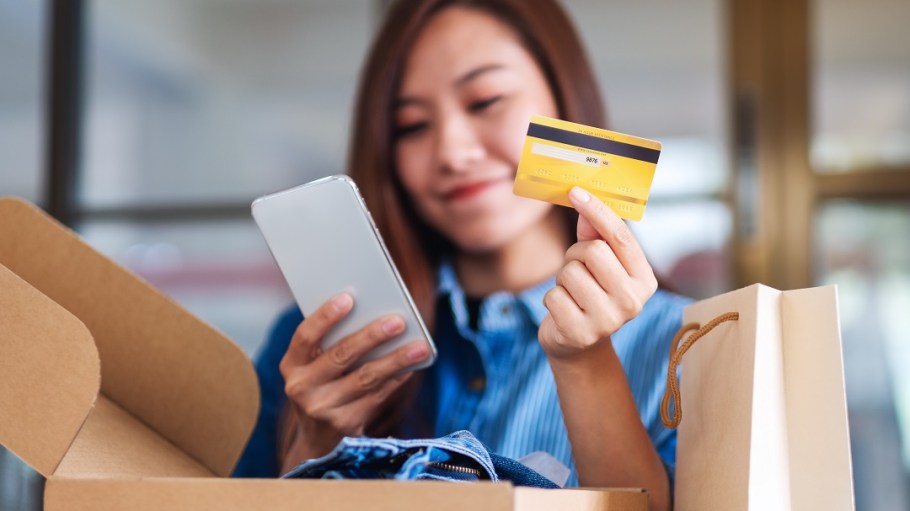 57 percent of shoppers use mobile for more than 50 percent of their e-commerce shopping, according to DaVinci Payments.