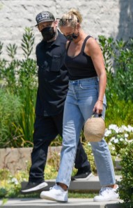 cameron diaz, style, tank top, jeans, shirt, pants, shoes, sneakers, nike, mask, husband, benji madden