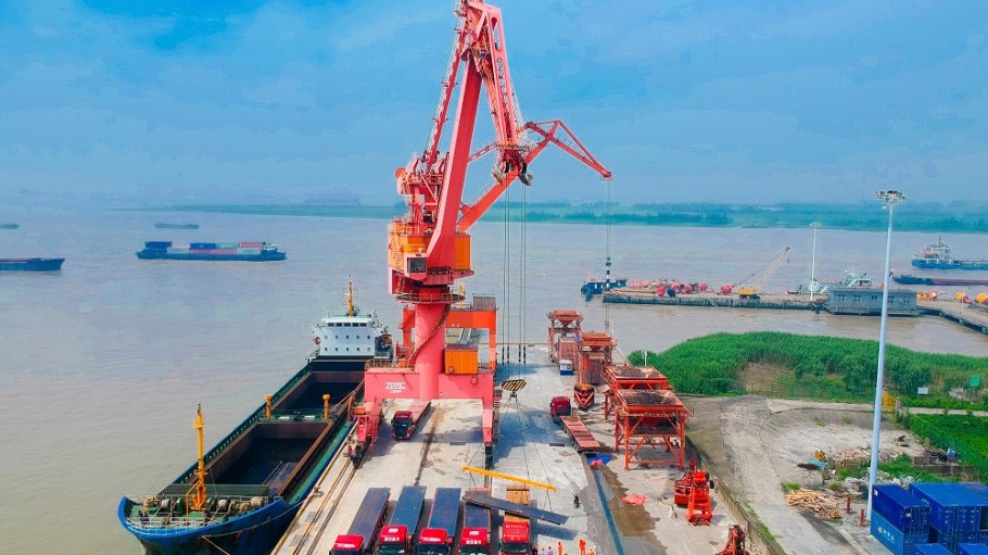 World merchandise trade likely hit a historic low in the second quarter, according to the latest reading of the WTO Goods Trade Barometer.