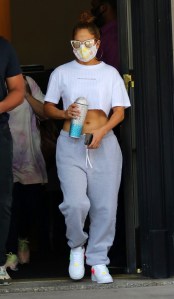 jennifer lopez, j-lo, style, sweatpants, t-shirt, crop top, sneakers, nike, arod, alex rodriguez, travis scott sneakers, new york