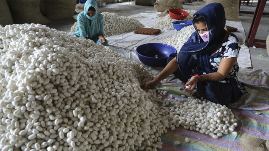 Asia’s manufacturing hubs are witnessing a surge in incidences of modern slavery that are poised to worsen amid the Covid-19 pandemic, Verisk Maplecroft found.