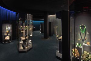 Van Cleef & Arpels exhibit at the Grande Galerie de lՃvolution