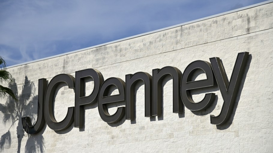 A competing $750M offer for J. C. Penney's real estate could stall a December bankruptcy exit as the bidder seeks a bifurcated sale hearing.
