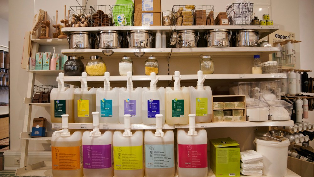 07 January 2020, Kreuzberg, Berlin: In an unpacked store, large filling containers stand next to each other on a shelf. Different detergents and rinsing agents can be filled here in individual quantities. In the package-free shop, the containers brought along are first weighed, then filled, weighed again and the difference is paid. Photo by: Annette Riedl/picture-alliance/dpa/AP Images