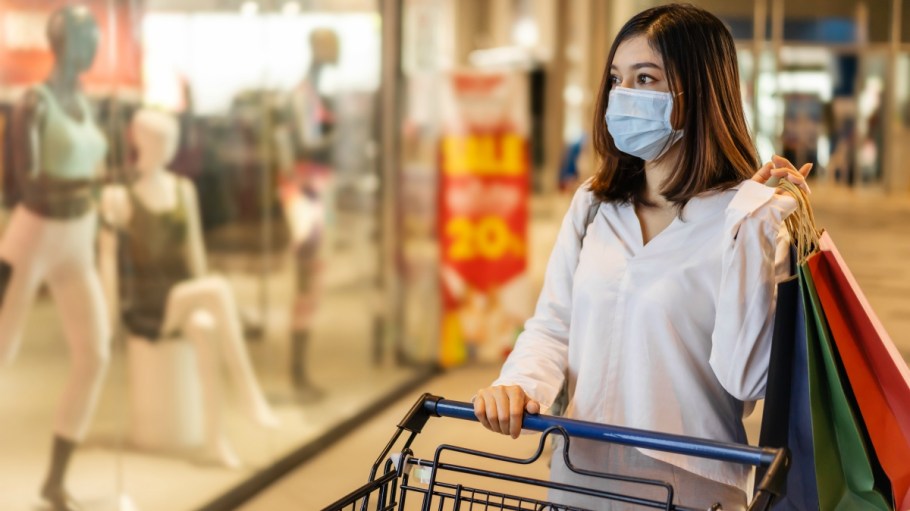 Covid-19 infections are increasing each day, raising the possibility of localized lockdowns and putting holiday sales at stores at risk.