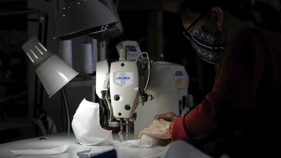 The U.S. manufacturing industry, including apparel and textiles, faces severe negative impacts due to Covid-19, a Creditsafe report said.
