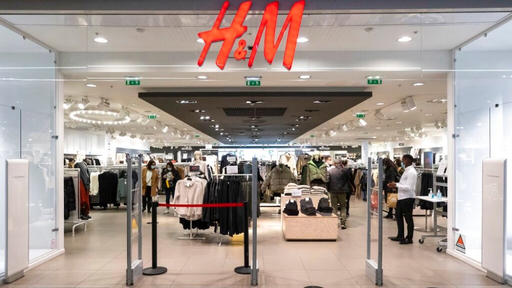 Black Friday (H&M) centre commercial Cap 3000, un des plus grands centres commerciaux de france avec 135000 m2 de surface shopping, Saint Laurent du Var FRANCE - 04/12/2020 (Sipa via AP Images)