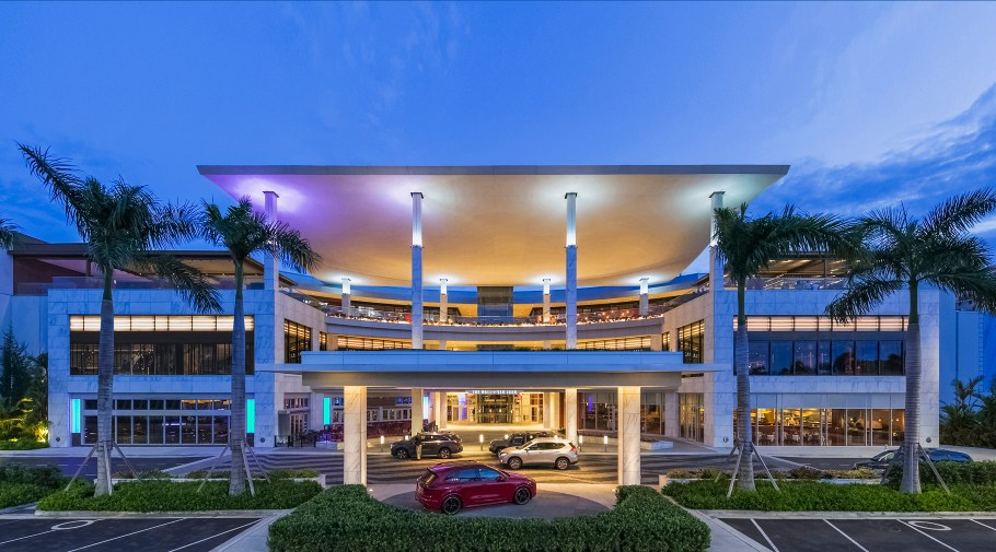 Shopping mall giant Simon has completed its $3 billion merger with Taubman Centers, a day after Taubman shareholders approved of the deal.