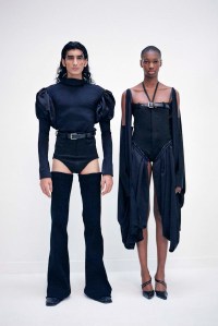 Looks from Arturo Obegero.