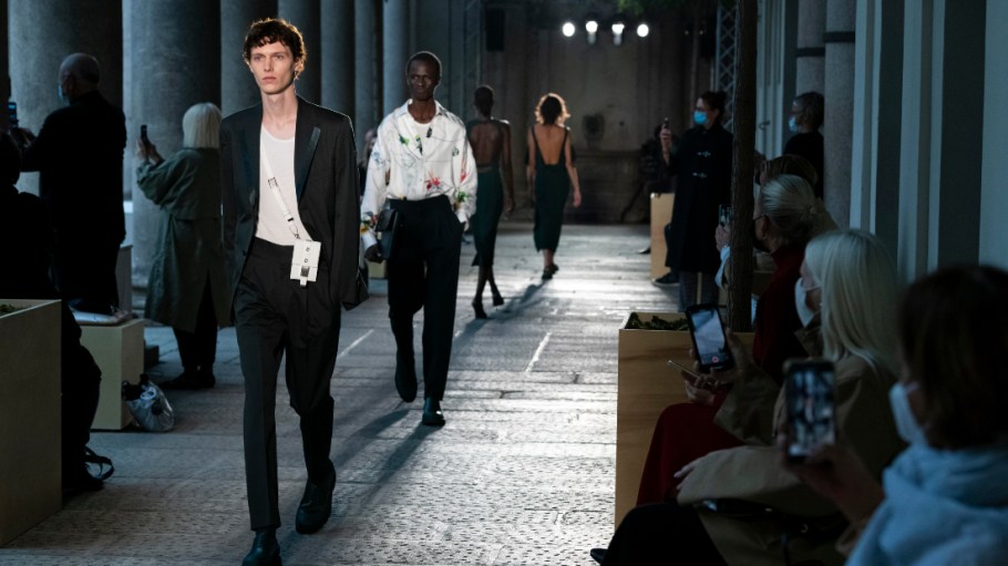 Mike Ashley's Frasers Group raises its investment stake in Hugo Boss to 15.2 percent, a vote of confidence in the fashion label.