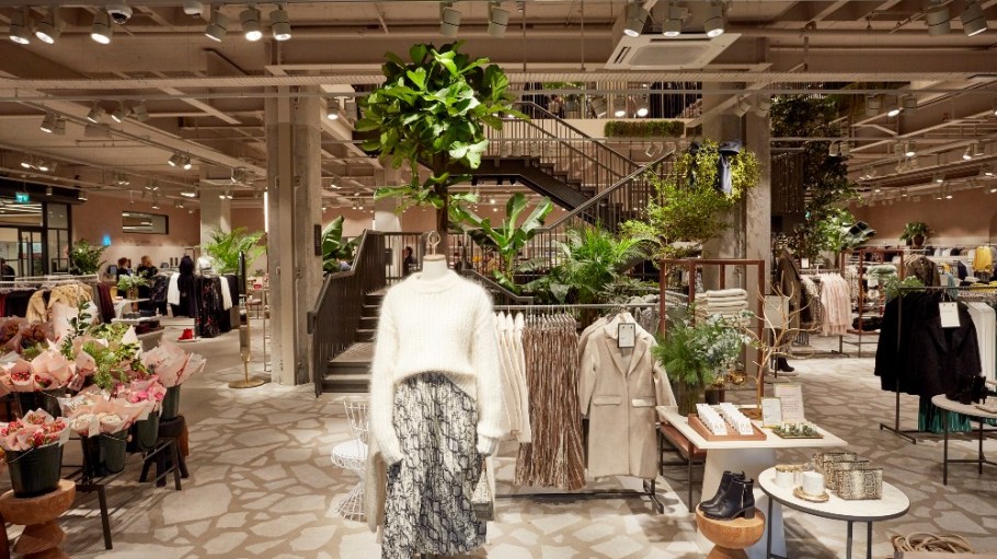 H&M’s new locations will be built according to “circular guidelines,” using fixtures and building materials made from recycled or recyclable compounds.